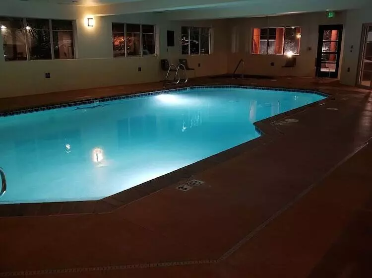 ホテル Best Western Snowcap Lodge