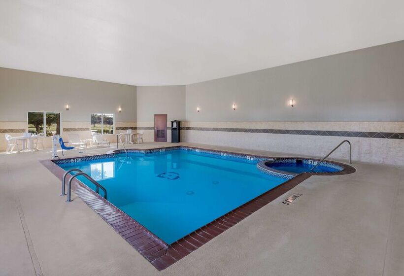 בית מלון כפרי Best Western South Plains Inn & Suites