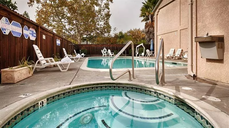 酒店 Cloverdale Wine Country Inn & Suites