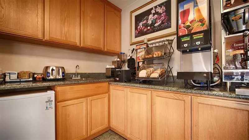 酒店 Cloverdale Wine Country Inn & Suites