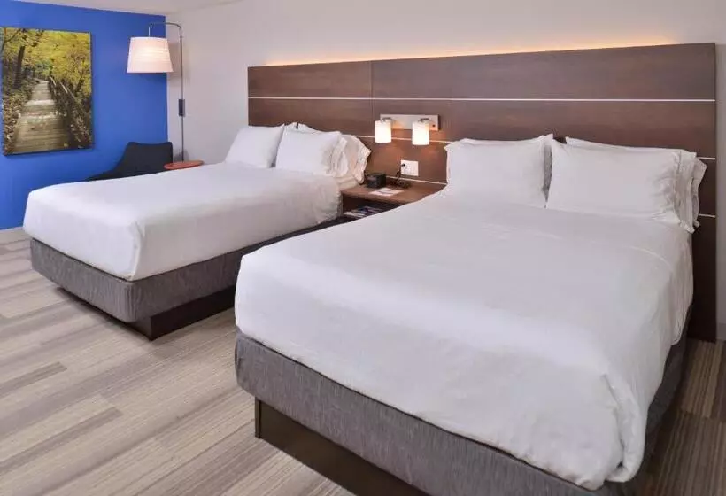 Отель Holiday Inn Express And Suites Stevens Point By Ihg