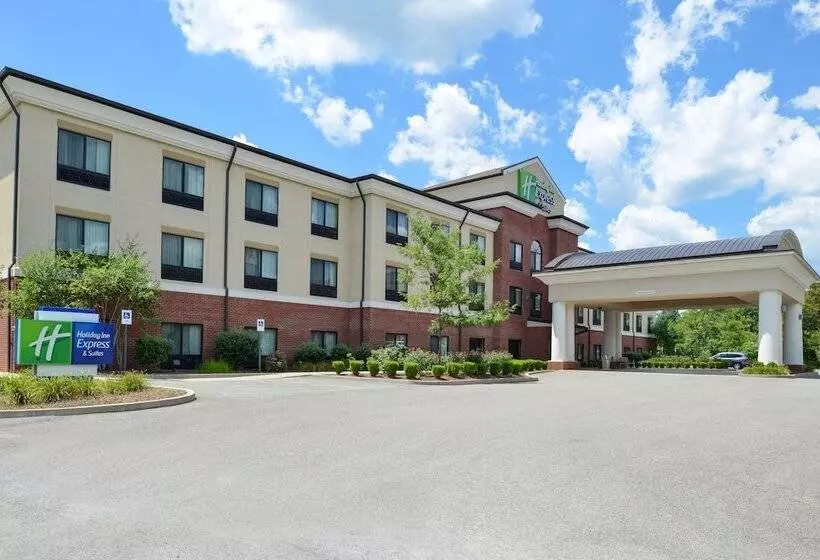 Отель Holiday Inn Express & Suites Fairmont, An Ihg