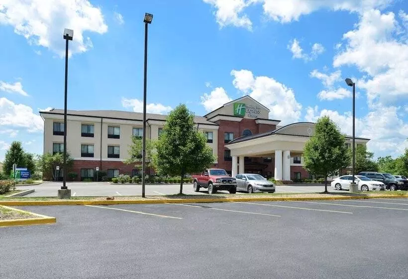 Отель Holiday Inn Express & Suites Fairmont, An Ihg