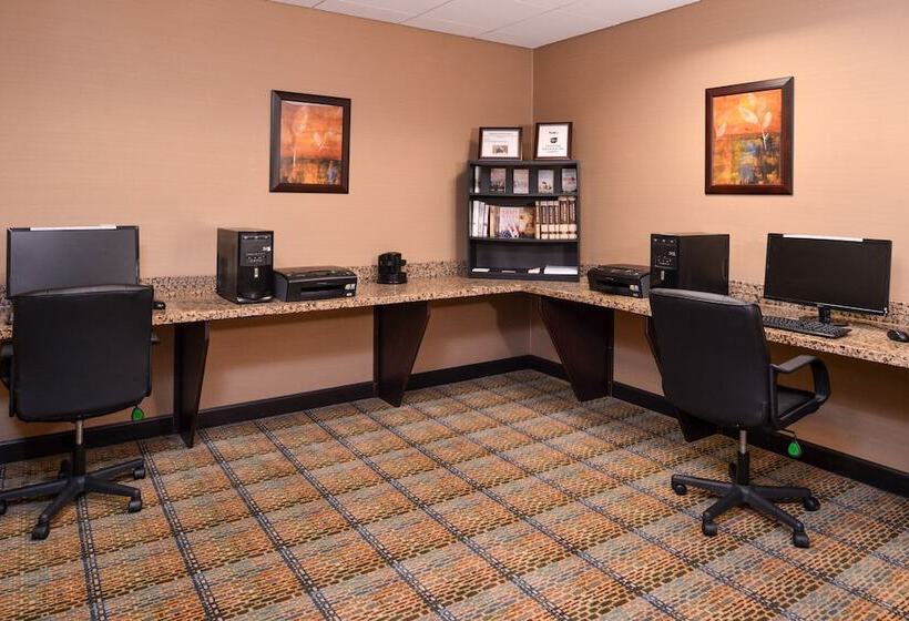 فندق Holiday Inn Express & Suites Fairmont, An Ihg