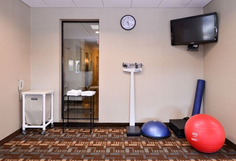 فندق Holiday Inn Express & Suites Fairmont, An Ihg