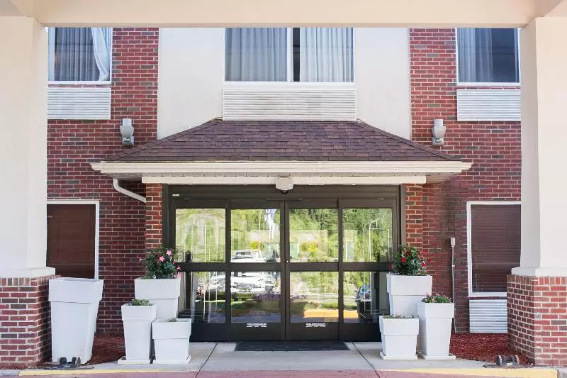 Holiday Inn Express Hotel & Suites By Ihg