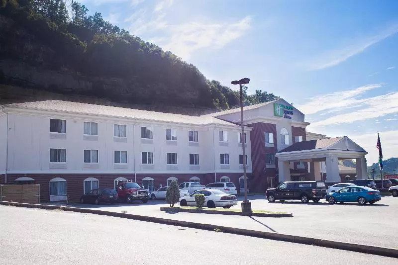 Holiday Inn Express Hotel & Suites By Ihg