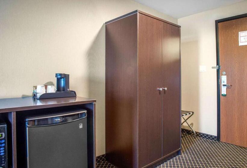 בית מלון כפרי Quality Inn & Suites