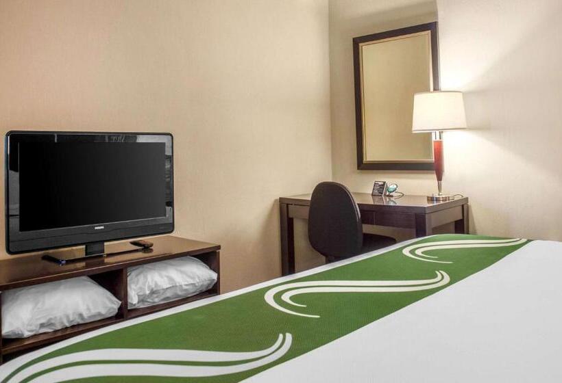 בית מלון כפרי Quality Inn & Suites