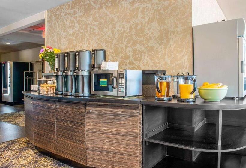 בית מלון כפרי Quality Inn & Suites