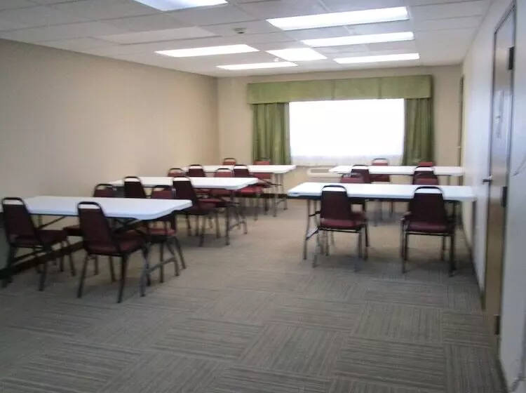 호텔 Ramada By Wyndham Platte City Kci Airport