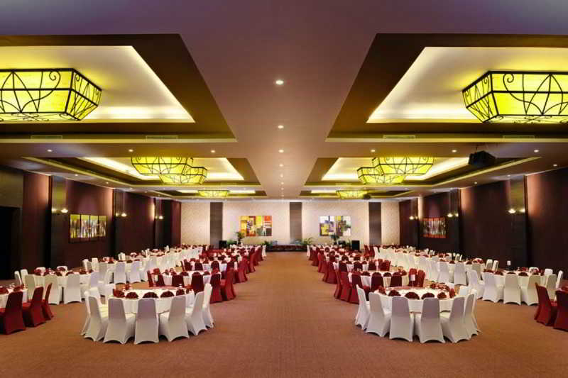 فندق Solo Paragon  & Residences