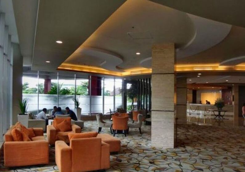 فندق Solo Paragon  & Residences