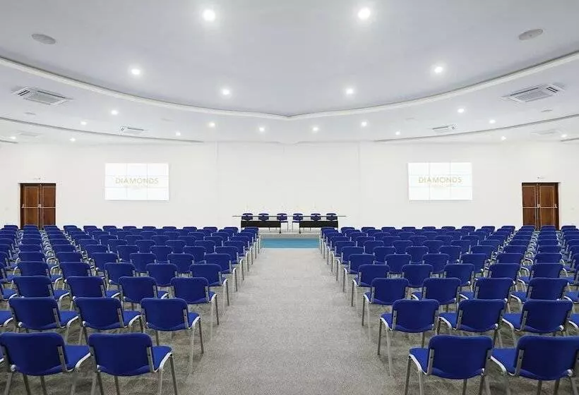 استراحتگاه Sandies Malindi Dream Garden