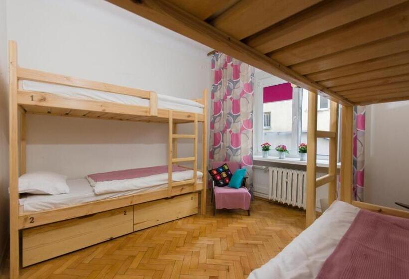 Hostel Helvetia   Privates In City Center And Old Town