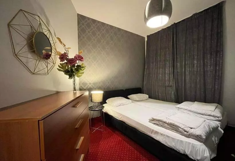 Hostel Helvetia   Privates In City Center And Old Town