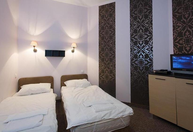 Hostel Helvetia   Privates In City Center And Old Town