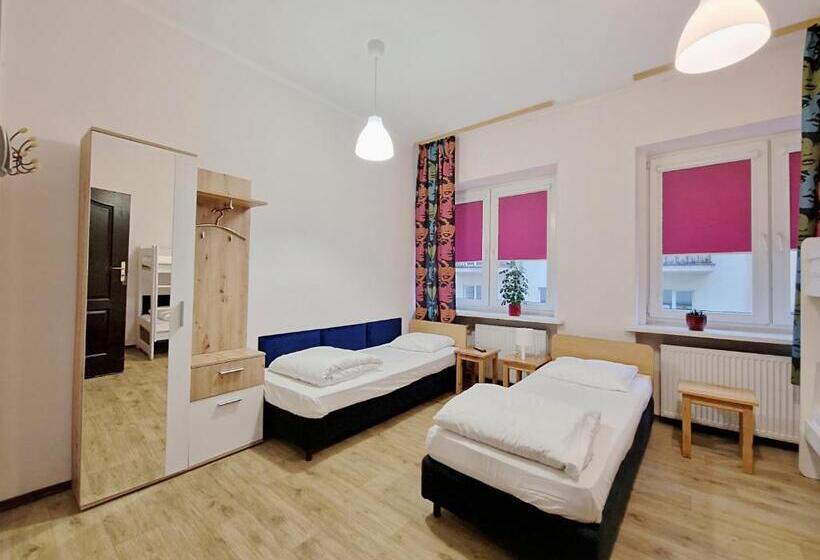 Hostel Helvetia   Privates In City Center And Old Town