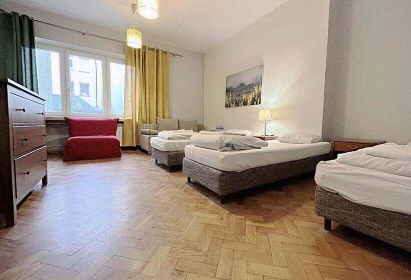 Hostel Helvetia   Privates In City Center And Old Town