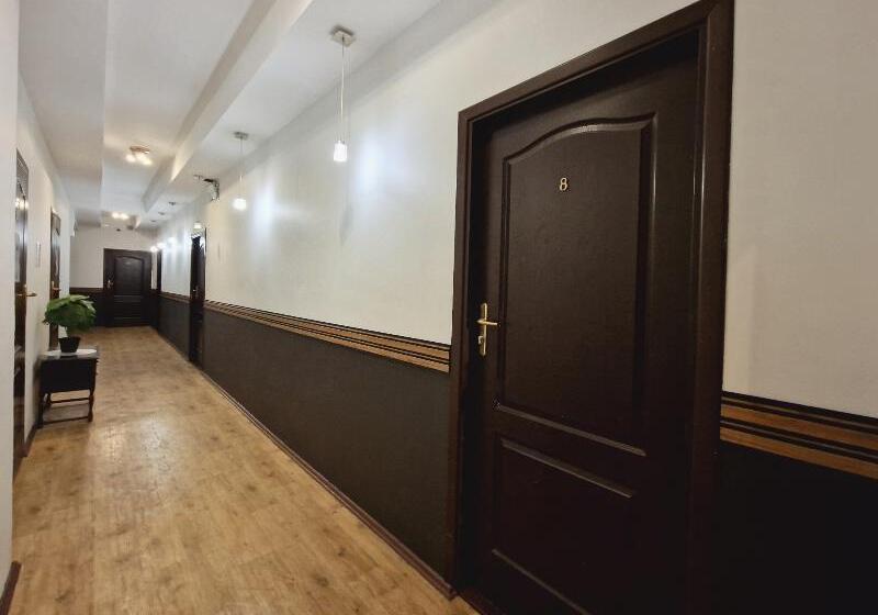 Hostel Helvetia   Privates In City Center And Old Town