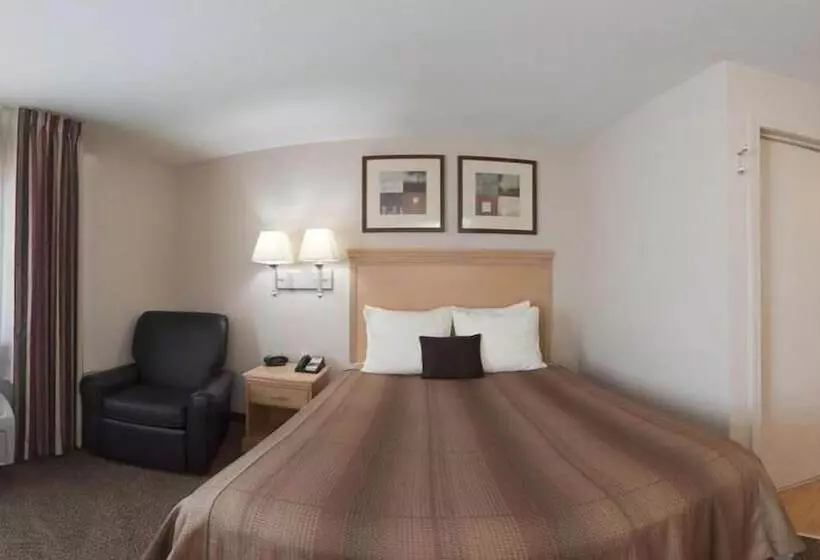 Отель Candlewood Suites Junction City Ft. Riley, An Ihg