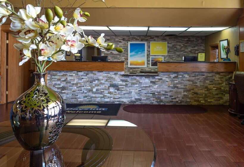 בית מלון כפרי Days Inn By Wyndham Clinton