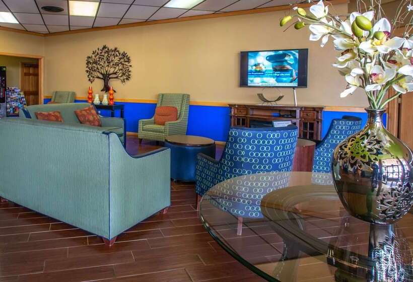 בית מלון כפרי Days Inn By Wyndham Clinton