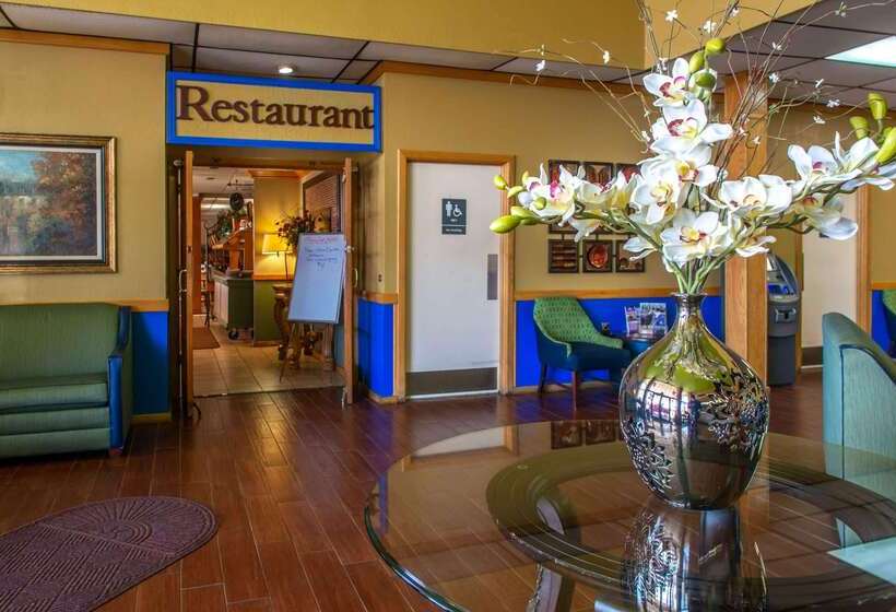 בית מלון כפרי Days Inn By Wyndham Clinton