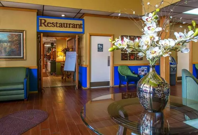 בית מלון כפרי Days Inn By Wyndham Clinton