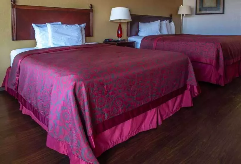 בית מלון כפרי Days Inn By Wyndham Clinton