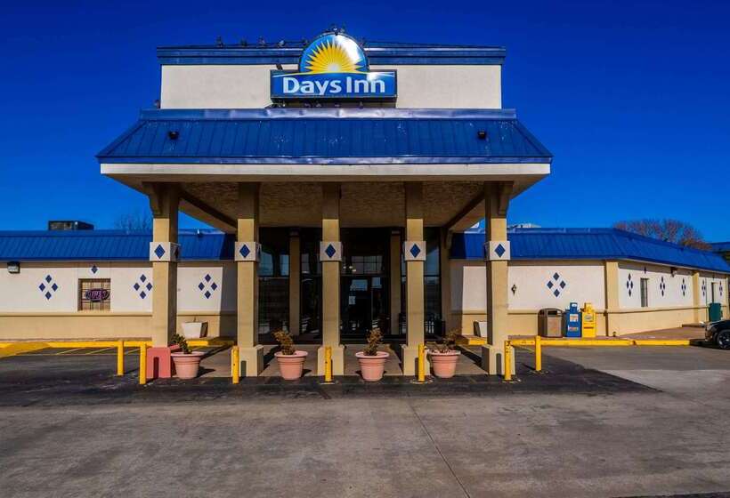 בית מלון כפרי Days Inn By Wyndham Clinton