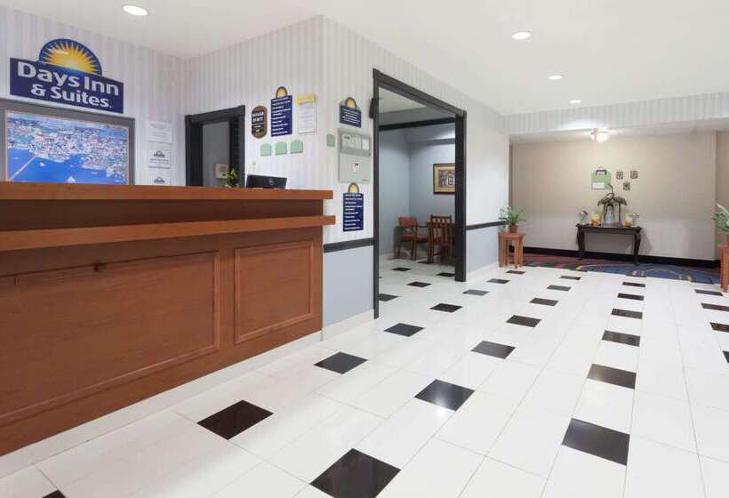 Отель Days Inn & Suites By Wyndham Cambridge