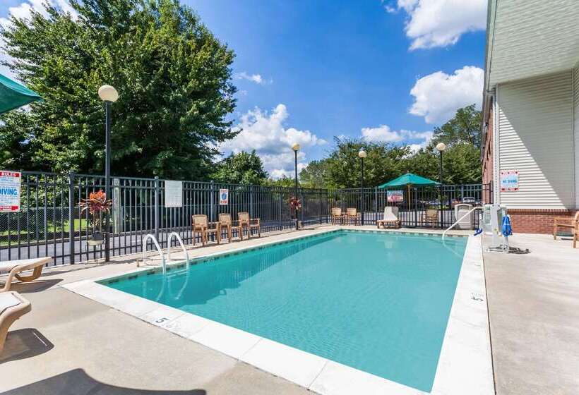 Отель Days Inn & Suites By Wyndham Cambridge