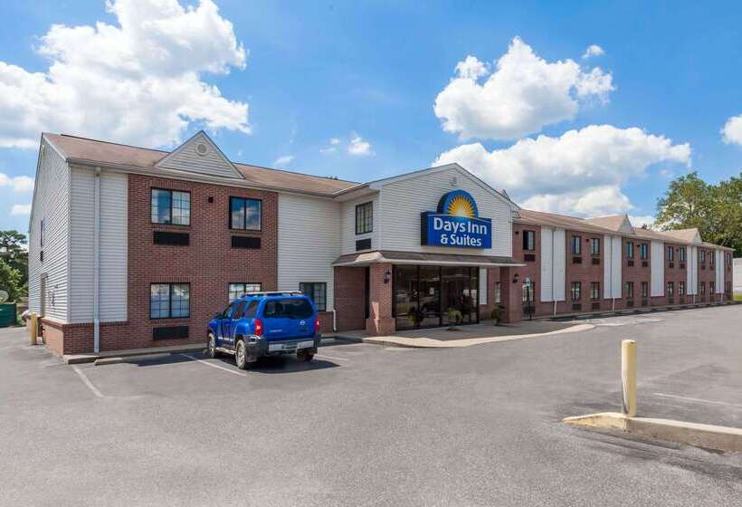 Отель Days Inn & Suites By Wyndham Cambridge