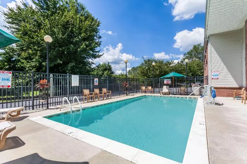 酒店 Days Inn & Suites By Wyndham Cambridge