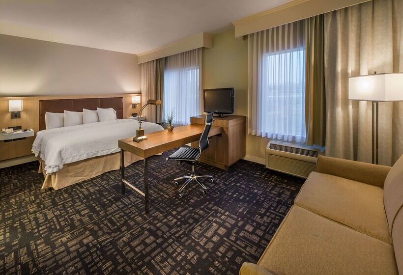 هتل Hampton Inn & Suites Reno