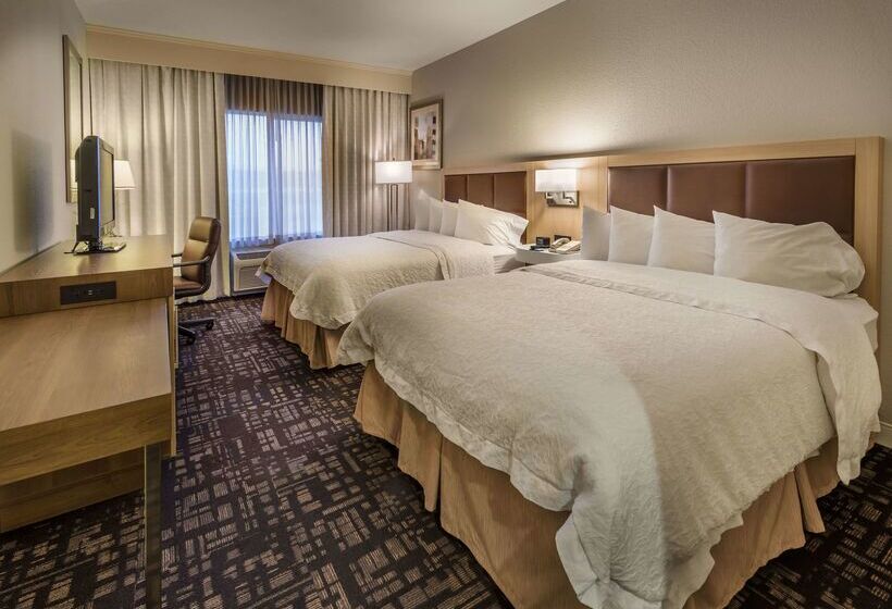 هتل Hampton Inn & Suites Reno