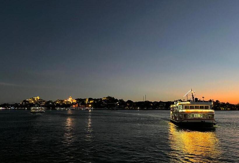 City Hotel Xiamen Free Welcome Fruits