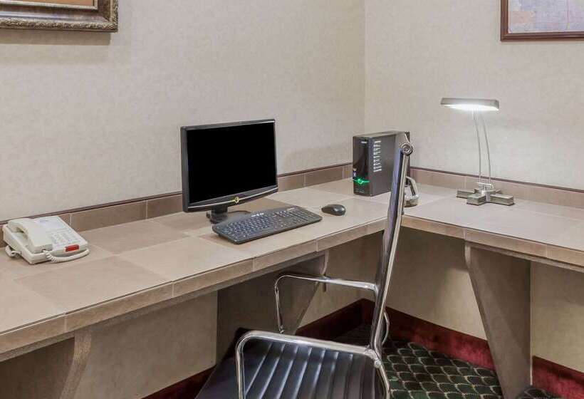 Отель Days Inn & Suites By Wyndham Pasadena