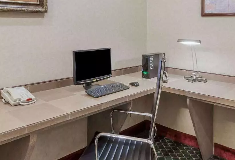 ホテル Days Inn & Suites By Wyndham Pasadena