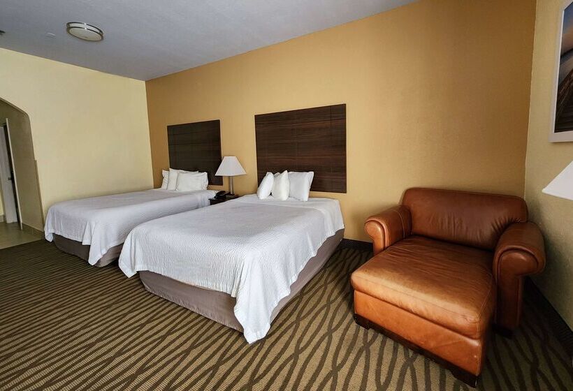 Отель Days Inn & Suites By Wyndham Pasadena