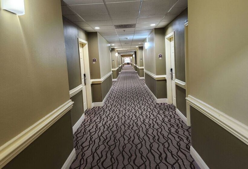 Отель Days Inn & Suites By Wyndham Pasadena