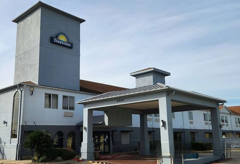 Отель Days Inn & Suites By Wyndham Pasadena