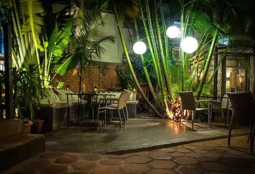 هتل Hôtel Restaurant La Ribaudière