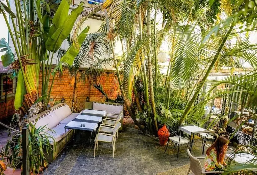 هتل Hôtel Restaurant La Ribaudière