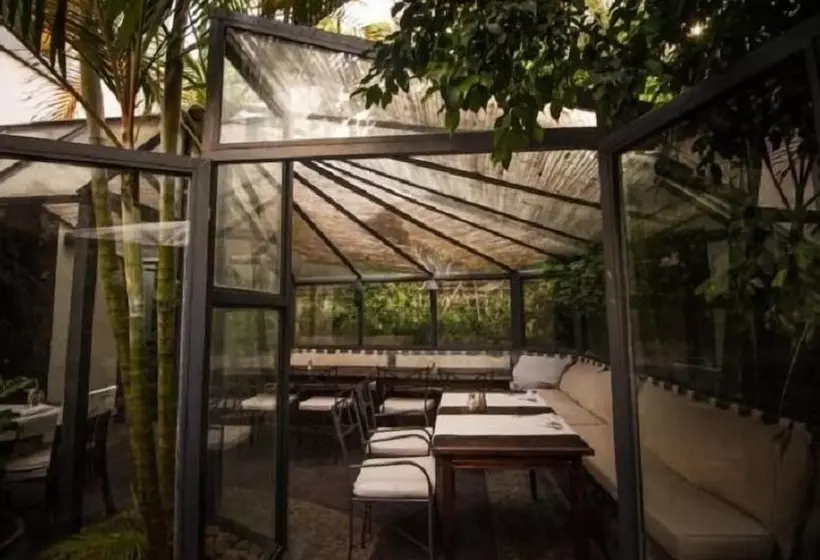 هتل Hôtel Restaurant La Ribaudière
