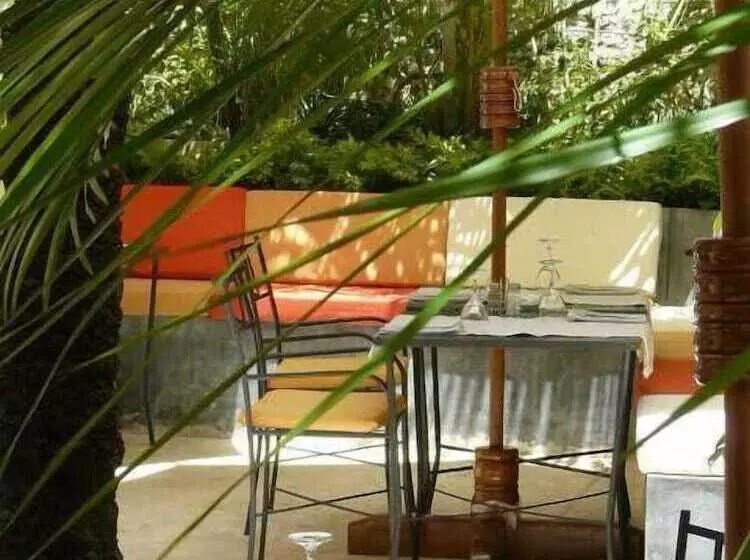 هتل Hôtel Restaurant La Ribaudière