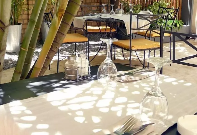 هتل Hôtel Restaurant La Ribaudière