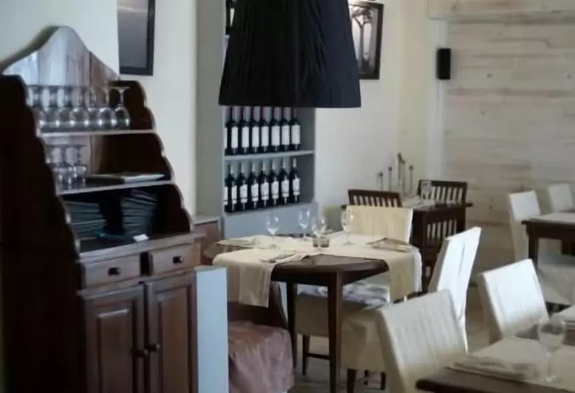 هتل Hôtel Restaurant La Ribaudière