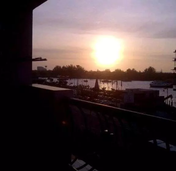 호텔 Marina Condominium Holiday Homestay